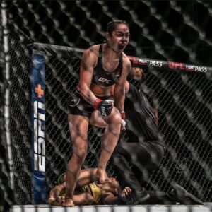 Ariane Lipski Instagram - Mission Accomplished 🏆🇧🇷🇵🇱 
Missão cumprida 👊🏼
.
.
.
.
.
#UfcFightIsland2 ##YasIsland @visitabudhabi @rasthaioficial