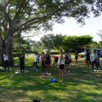 Ariane Lipski Instagram - Aulão no parque! 💚👊🏼☀️ Matando um pouco da saudade de dar aula de Muay Thai com essas lindas! Já queremos o próximo 👏🏼 📸 @brunaburns @mananciaisfl Rede: @gregoryrodriguesmma e @jessicafnsrodrigues