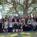 Ariane Lipski Instagram - Aulão no parque! 💚👊🏼☀️ Matando um pouco da saudade de dar aula de Muay Thai com essas lindas! Já queremos o próximo 👏🏼 📸 @brunaburns @mananciaisfl Rede: @gregoryrodriguesmma e @jessicafnsrodrigues