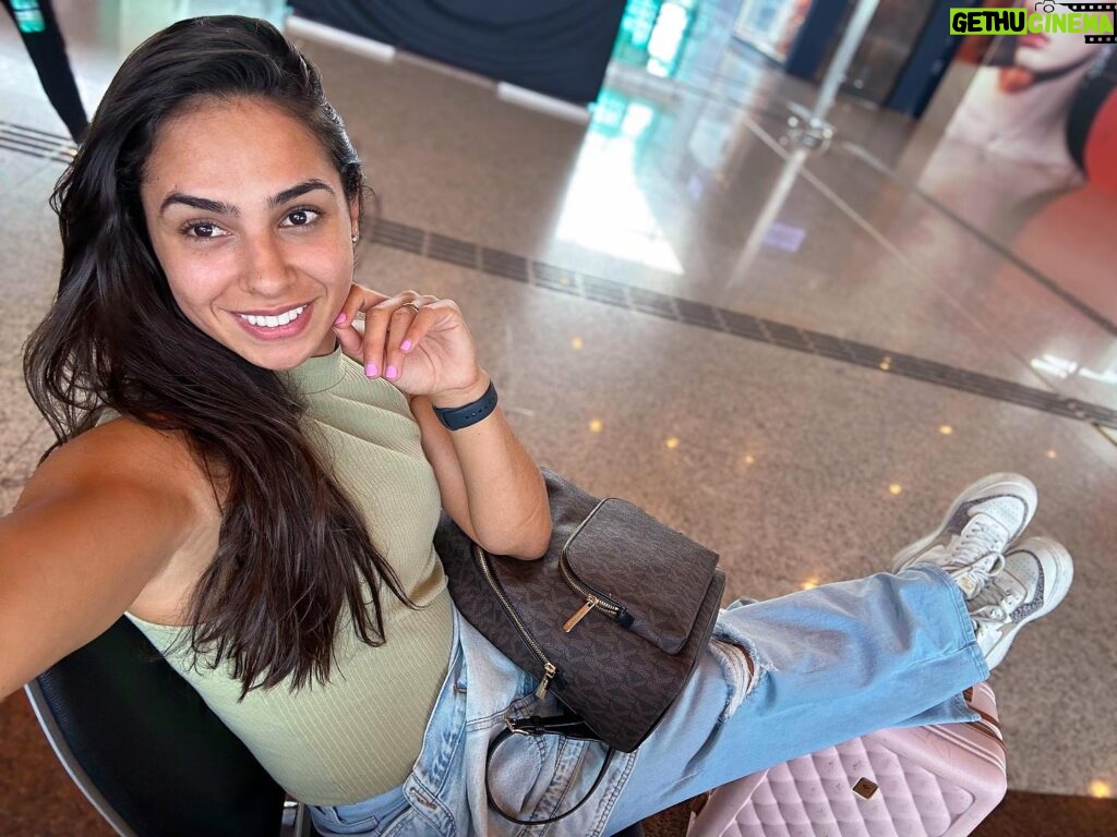Ariane Lipski Instagram - End of the vacation in Brazil 🇧🇷 Continuing the hard work, this one doesn’t stop! 💪🏼 Soon I’ll be live to talk to you about the trip and all the plans for this camp 🔥 8PM Florida Time on @onlyfans 📲 Link in my bio