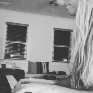 Arianna Powell Instagram - sad girl season 🎹🎹🎹