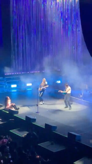 Arianna Powell Instagram - Sour Tour has been sweeet 🍭 :)) “happier” outro from a show in Denver a few dates back ❤️‍🔥☺️ 🎥 @birta.h 

@oliviarodrigo @daisyspencer @officialgretsch @earthquakerdev @strymonengineering @jhspedals @voxamplification @ernieball @moody_leather @drmartensofficial // #happier #sourtour #gretsch #denver