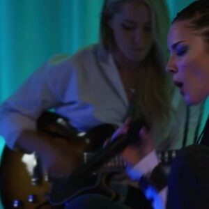 Arianna Powell Instagram - Another stripped song w/ @iamhalsey up on the YouTube :) 🦋 #3am #iwouldleavemeificould @gibsoncustom @kemperamps_official @moody_leather