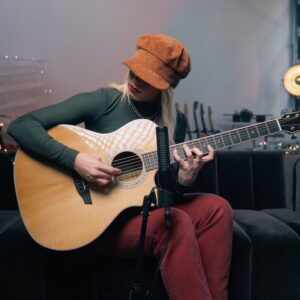 Arianna Powell Instagram - You can now learn my arrangement of “Carol of the Bells” on the @pickupmusic website! Admittedly this chord melody is a bit tricky on acoustic, as I wrote the original on a strat with 9s, lol - but the playability, balance and intonation of this awesome @orangewoodguitars Cleo makes it possible & fun:)) Hope you’re all enjoying the holiday szn and you get some time to take a crack at this. Would love to see some of your takes! ❤️🎄 #orangewoodguitars #pickupjazz #pickupmusic
