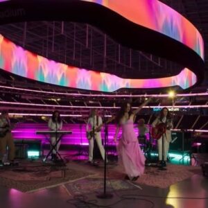 Arianna Powell Instagram - Playing behind @oliviarodrigo for her @billboard Woman of the Year performance at SoFi Stadium!! So much funnnn with this band & in this space !✨✨✨ and thank you thank you thank you @officialgretsch for this stunning Jet I got to playyyy 💚💚 Watch the whole performance at billboard.com. @stacyglenjones @hayleybrownell @givememoa @heatherlizbaker @iamcamilamora // @earthquakerdev @jhspedals @keeleyelectronics @strymonengineering @fender @moody_leather #womanoftheyear #women #womenshistorymonth #sofistadium #oliviarodrigo #dejavu