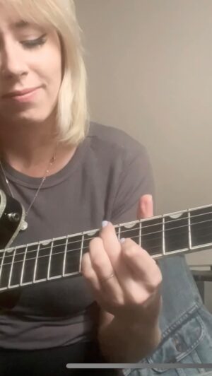 Arianna Powell Instagram - Crazy - Patsy Cline 🌹🌹 a work in progress:)) @officialgretsch #falcon #gretsch