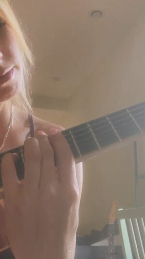 Arianna Powell Instagram - Cole hurt us with this one 💙🥺 @eastmanguitars #eastmanguitars #everytimewesaygoodbye