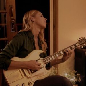 Arianna Powell Instagram - Really excited to share this performance of “Virginia is for Lovers,” essentially my arrangement of “Shenandoah” with you all. So many incredible guitarists have arranged this melody and I’ve always wanted to do a take. Check the whole piece on YouTube, link’s in the bio 🌸🌺 Will be releasing the audio to all platforms shortly! 🎥 Thank you @steen.machine and @dubbadee for shooting this so beautifully 🙏🏼💐 @gibsonguitar @gibsoncustom @earthquakerdev @uaudio @pickupjazz @pickupmusic #gibson #fender #pickup #pickupjazz #earthquakerdevices #johnnysmith #billfrisell #shenandoah #virginiaisforlovers
