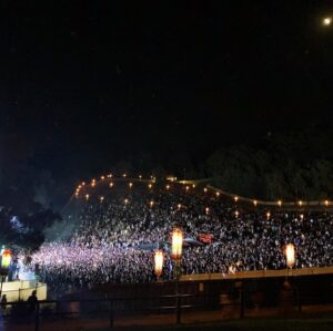 Arianna Powell Instagram - Headlining Falls Festival with @iamhalsey in Australia has been a magical way to begin the 2020s ✨✨ // prayers for this country and the people & animals suffering the fires 🇦🇺 @gibsoncustom @gibsonguitar @kemperprofiler @earthquakerdev @strymonengineering @moody_leather @fallsfestival 📸 @donslens