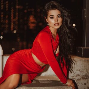 Ariel Yasmine Instagram - I love being a woman so much. However it can be frustrating because I constantly have to prove myself against  those that assume I’m a bimbo or they’ll talk to me like I’m a little kid.  It happens literally almost every time I go out. I’m used to it, but I’m gradually getting meaner so by the time I’m 40 I’ll have the personality of a Chihuahua. 👹  @revolve #revolveme  PC: @estuardguinea