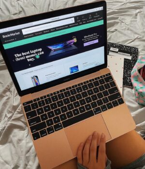 Ariel Yasmine Instagram - Guess who’s back to school with Back Market? @backmarket sells refurbished products at great prices and amazing quality. Finding a new computer can be so stressful, expensive, and it contributes to electronic waste. ♻️My MacBook from Back Market is gorgeous and it’s such a necessity as all of my school is online. Be sure to follow @backmarket and check out their website.  Also for my college people you a get 5% discount right now with your purchase. 😉They truly have amazing quality that you don’t have to pay so much for. 🤍 #BackMarketPartner