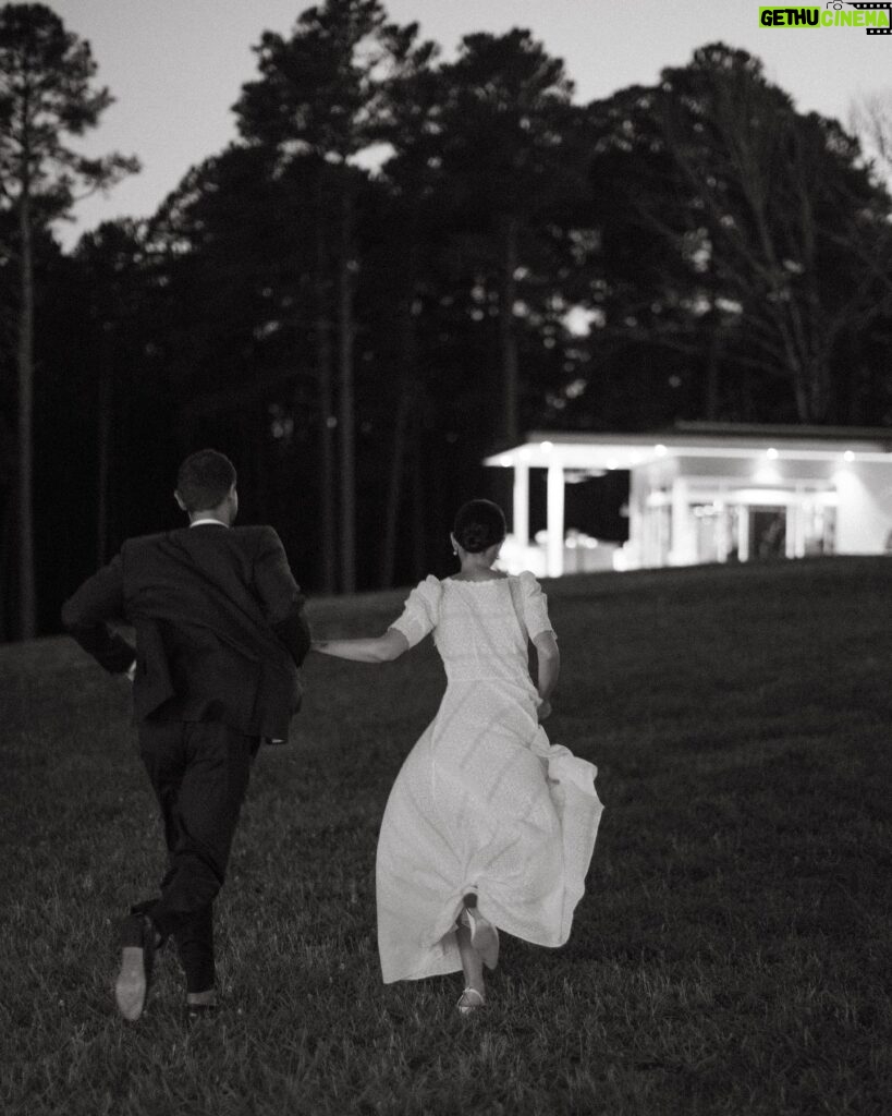 Ariel Mortman Instagram - Our southern wedding 🌾 📸 @lamourfoto