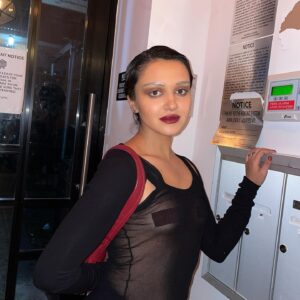 Ariela Barer Instagram - Happy new year from a proud outfit repeater💕