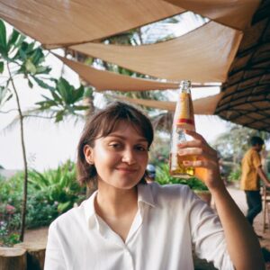 Ariela Barer Instagram - @dsgarber got his india film developed just in time to keep us warm in this fucking freezing winter