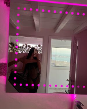 Arielle Salvaje Instagram - Currently 🙂 .