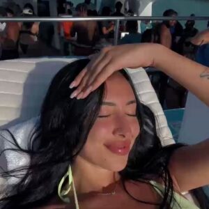Arielle Salvaje Instagram - ⚓️ me=💛