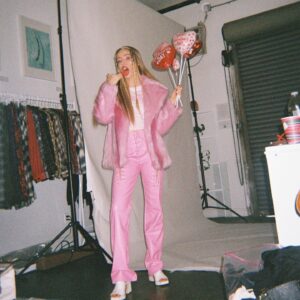 Arielle Raycene Instagram - Don’t worry, be pink 💞
