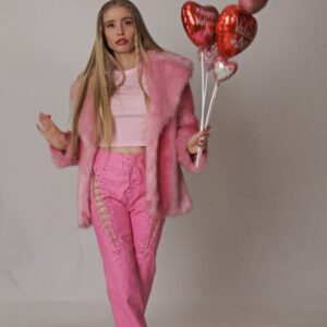 Arielle Raycene Instagram - Don’t worry, be pink 💞