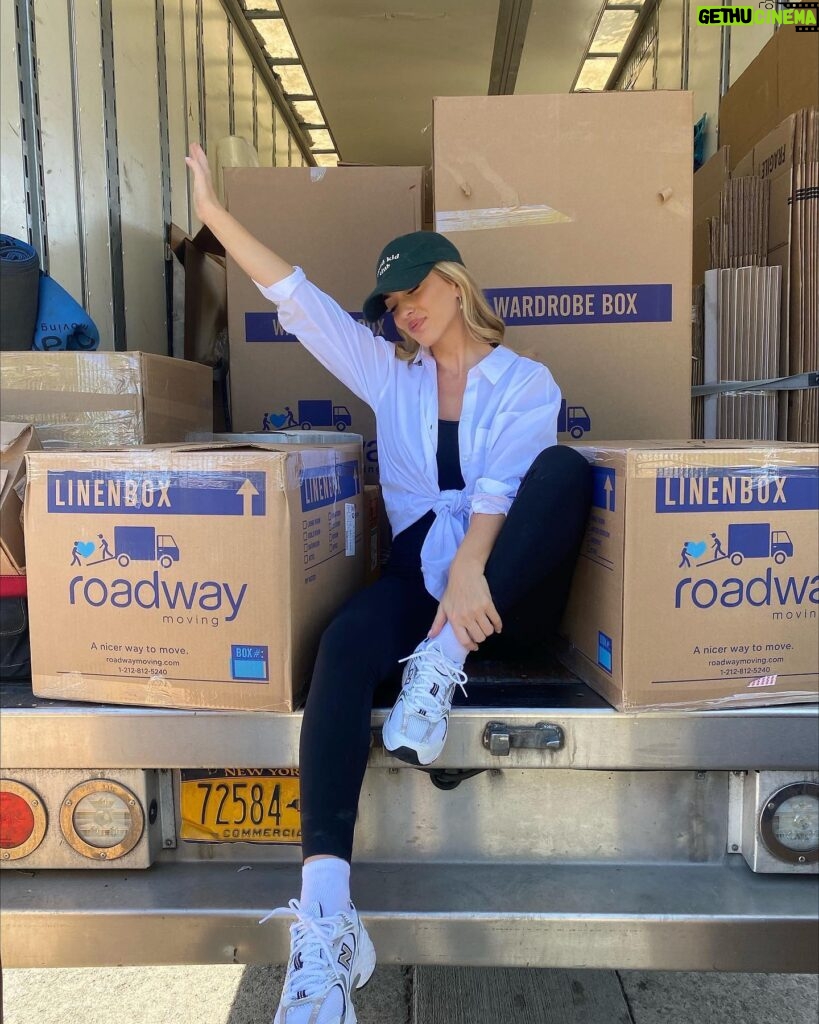 Arielle Reitsma Instagram - Taking a moment to rave about @roadwaymoving because wow! I have never had such a wonderful experience. Moving is dreadful and they made it so effortless. They took care of everything, were so sweet, professional, and made my move into my new home so easy.