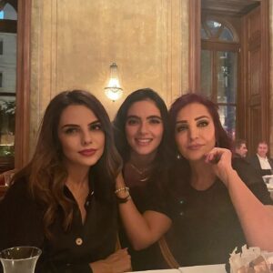 Arienne Mandi Instagram - قربونت برم!!!💗💗