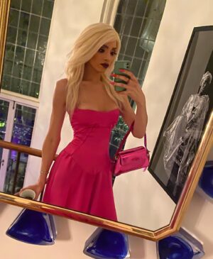 Arisce Wanzer Instagram - Had a beautiful night w/ my @flux_ahf family @hrclosangeles gala🩷 
Fun fact: the Barbie pink group color was NOT planned! Doll hive mind 💞