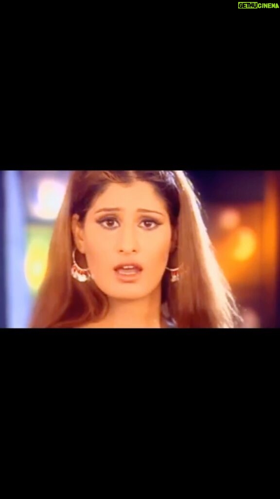 Arjumman Mughal Instagram - #KALIYONPEAAYIJAWANIBHAWREHUEREDIWANE #musicvideo #from #2003 #musicalalbum #bollywoodsongs #hindisongs #directedbysunilmotwani #SUNILMOTWANIDIRECTOR #CORIOGRAPHER #masterji #oldmusicvideo