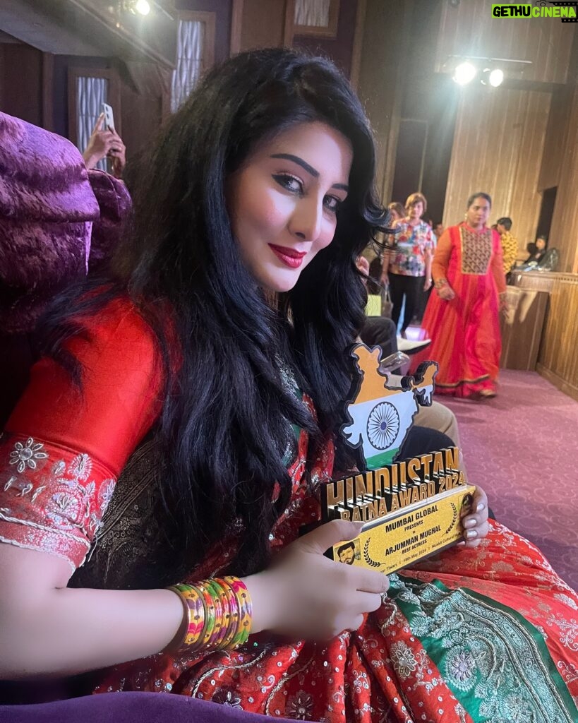 Arjumman Mughal Instagram - #arjummanmughal #at #HINDUSTANRATANAWARD2024 #rajkumartiwari #snehaullal #awards #awards2024 #bollywood #bollywoodawards #india