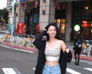 Arlena Chang Instagram - City walk city ride
秋風和我都漫無目的🚶‍♀️