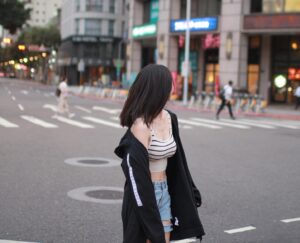 Arlena Chang Instagram - City walk city ride
秋風和我都漫無目的🚶‍♀️