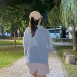 Arlena Chang Instagram - 腳一滑、油門一摧
我就是社區裡那個最酷的大姊姊