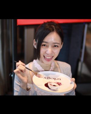 Arlena Chang Instagram - 以油養膚
試了才知道
好喜歡擦完油，皮膚那種健康強壯的樣子

首先要先有一瓶好油

@trilogytaiwan  @trilogyproducts 
#discovertrilogy #cleannaturalbeauty