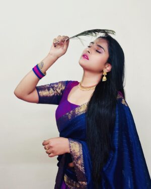 Arohi Rao Instagram - 💜

Outfit : @vaamika_fashions 
Mua : @yashika_makeover_21