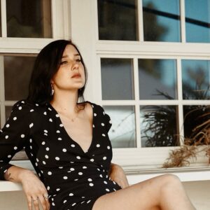 Arryn Zech Instagram - aujourd'hui était une journée paresseuse 
🤍🖤🤍