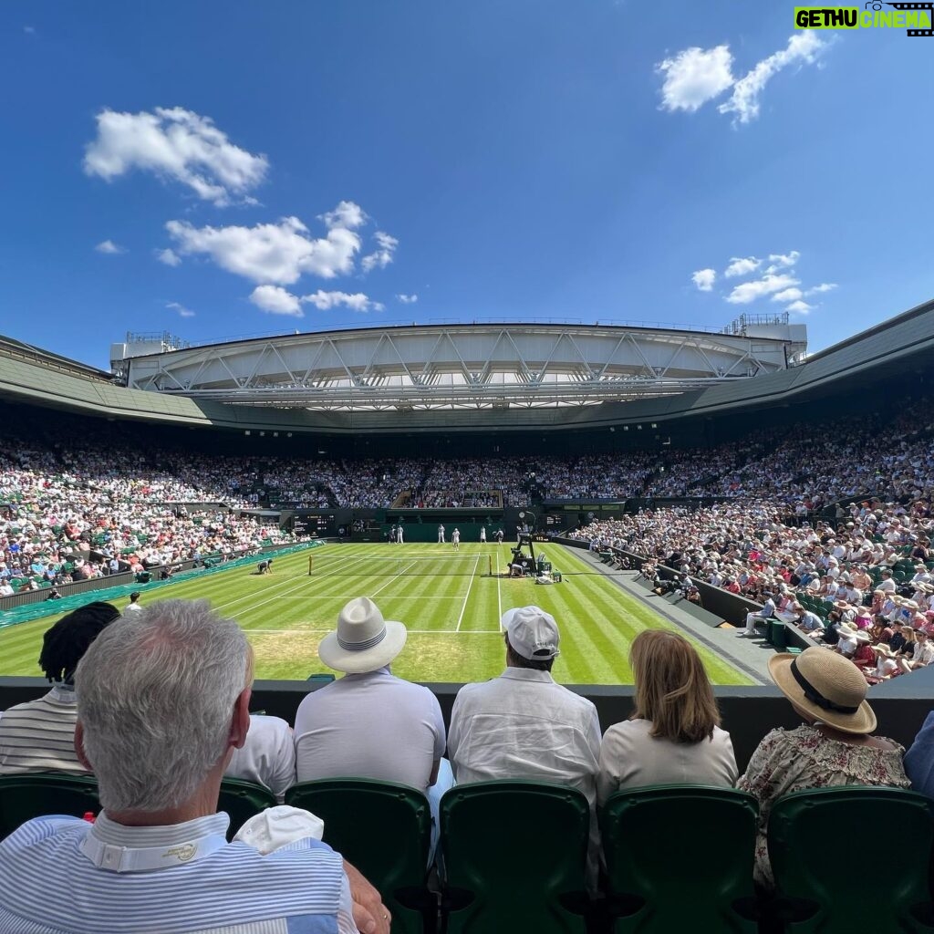 Arsema Thomas Instagram - Wimbles, Wimbly, Wahmbledon. What a beautiful first experience with @americanexpressuk and all the kind posh people. But honestly, I love tennis and to be at such an institution was the manifestation of dreams. Thank you. Thank you to a killer glam team @luciajosephine_ and @harriotsglam for creating magic and thank you @sezane for this cute ass set! #withamex #gifted #nglimissedthecommentary