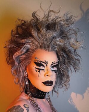 Art Simone Instagram - Manifesting a mop of crazed grey hair like this when I’m a nanna 👵🏻
