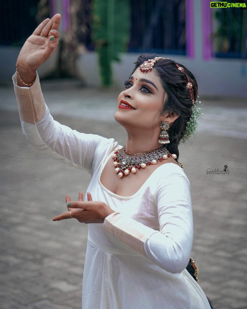 Arunima Sudhakar Instagram - Outfit @shansika1 Mua @nita_makeup_artist Hairdo @shalini_hairartist Camera @swetha22_photography Jewel @chennai_jazz