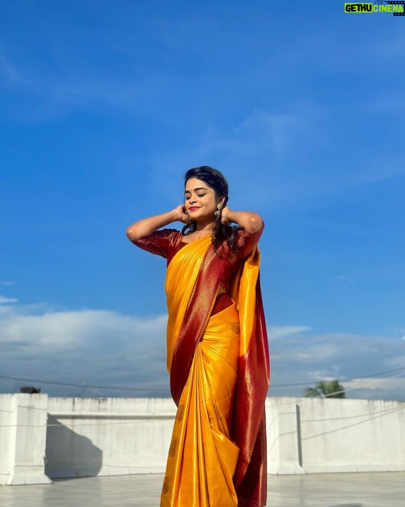 Arunima Sudhakar Instagram - Saree from @mouval_house_of_sarees