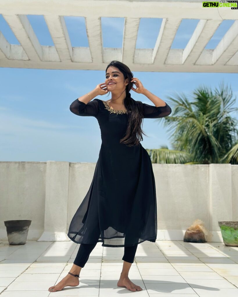 Arunima Sudhakar Instagram - Beautiful dress from @shansika1 Pc @samthedj_official