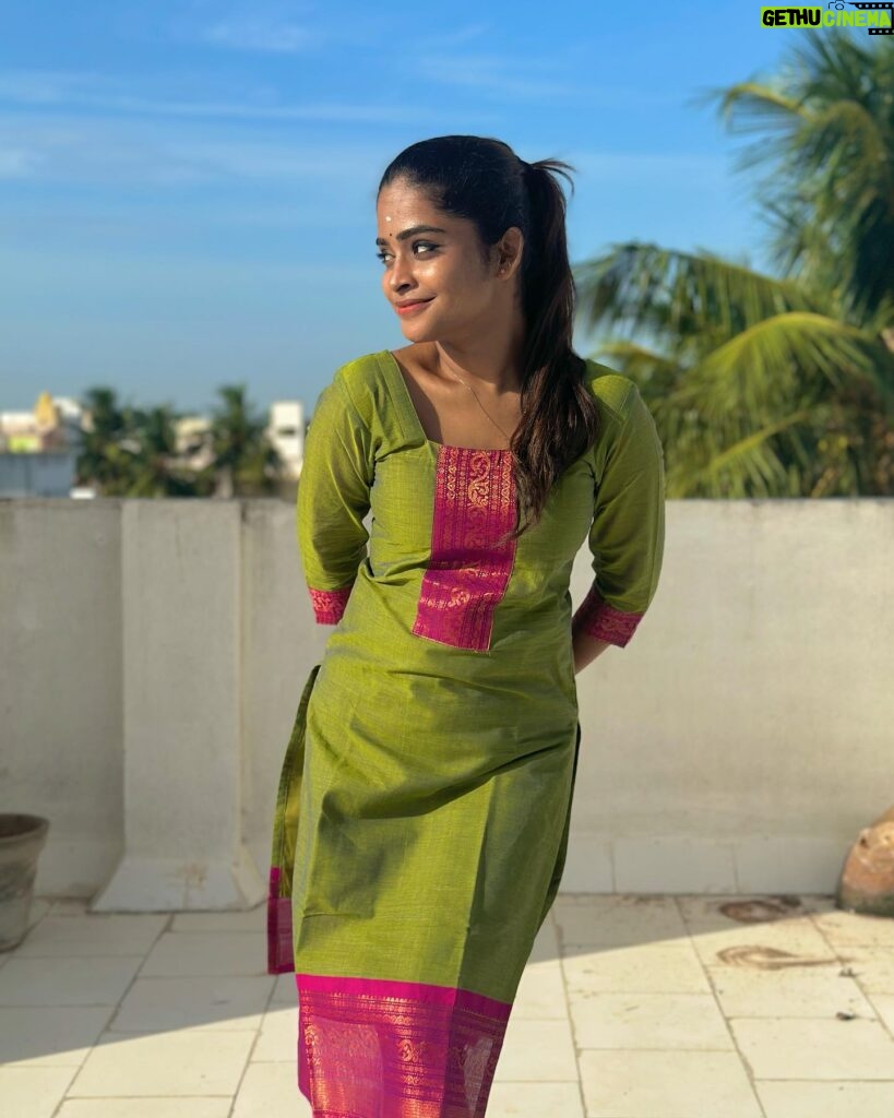 Arunima Sudhakar Instagram - Naaan gaaali 😂❤️‍🔥🕊️ Outfit @shansika1
