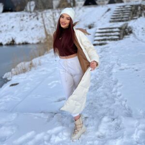 Arzu Abdulova Instagram - — Будь как снег, красивой, но холодной.
@castle_resort_spa