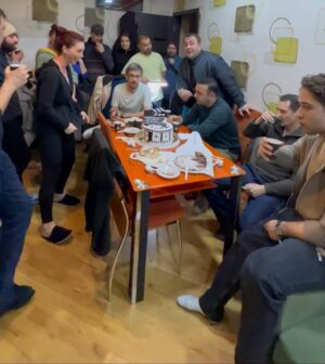 Arzu Abdulova Instagram - “Əqrəb mövsümü 2” serialını gözləyin. Tezliklə İctimai televiziyada.
Başda Emil Quliyev olmaqla əməyi keçən hər kəsə minnətdaram və uğurlar arzulayıram🙏🦂
@emil.guliev 
@azeraydemiroff 
@samsor_ 
@asifkino 
@artfilmbaku 
@itv