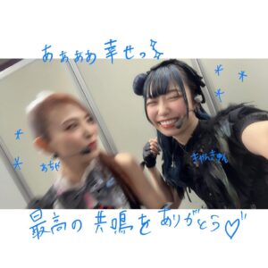 Asami Tano Instagram - 💙🪽

垣根をを超えた（越えた🤝）
メンバー達と色々お写真📷❄️♡☃️🍕　

LoveLive! Series Presents ユニット甲子園 2024

幸せね。ハピネス。色々な個性。
皆さんの大好きな人が沢山いるよね！
私も好きな人いっぱいだったよ！おんなじだね😏♡

きゃんと歌わせてもらったヨハネの大切な楽曲
Deep Resonance歌唱前に撮った写真私は荒ぶってブレブレ、きゃんは最高に笑顔🤝😏
そういうこと。らぶ。

私さ藤井康生さんとね、お写真撮りたかった！！
懇願🤝！！またお会いできる時に撮る。
そしてよっこら聖良〜♪するんだ。

最後の写真は練習入場時にはしゃぎ倒す私を日向が撮ってくれたよ🤍本番時は緊張しすぎてこの真逆の顔してた。😂

#ユニット甲子園Day1#ユニット甲子園Day2
#lovelive#saintsnow#ありがとう#thankyou#謝謝

追記🌼
皆の熱い熱い想いのフラスタ全部ちゃんとみました！！
ありがとう。力を貰いました。本当に。
皆と私の2024年の想い🪽更新しました。