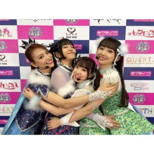 Asami Tano Instagram - Day2⚾️🏟️
「LoveLive! Series Presents ユニット甲子園 2024」
ありがとうございました⛄️❄️

日向と理亞と聖良と一緒に無事にステージに立てた事誇りにおもいます。
本当に楽しかった。
皆の声援があんなにも浴びられて幸せでした。

本番前に皆がいる客席を1人で練り歩き
皆からはこう見えているのね。
こう聞こえているのね。
と皆を感じる時間を作りました。
席に座ってステージリハみたり。笑
と色んな場所で確認したよ！😊
そんな皆の場所から見るステージはとてつもなく大きく夢がいっぱいで輝いた場所でした。
そこに立つ事ができる！できた！皆に届けられた！最高に幸せでした✨❄️

本当に素敵な2日間をありがとうございました。

ちなみにDay2の2曲目Believe again の落ちサビの所、ステージ片方の端っこから反対側の端っこ、日向（理亞）のいる所まで駆け寄って行ったのは私が日向と理亞に会いに行きたくて、手を繋ぎたくて、本来の位置とか全て無視してあの瞬間に独断で反対側の端っこまで向かいました❄️
なんかね、手を繋がずにビリアゲ終わるのが嫌でね、突発的に動いてしまってた❄️

理亞（日向）びっくりしてた😂
理亞と日向は何にも間違ってないの！
私が独断で動いた。
ごめんね💙会いにいきたかったんだよ！！

そんな私の瞬間的な動きに光を当ててくれたり、カメラで追ってくれた職人さん本当にありがとうございました。心より感謝です。

次はいつ会えるかなぁ、
言霊だからね。
またお会いしましょう！！

2024
鹿角聖良 こと 田野アサミ

#lovelive#ユニット甲子園day1#ユニット甲子園day2#lovelivesunshine#saintsnow#鹿角聖良
#田野アサミ#asamitano#誇り