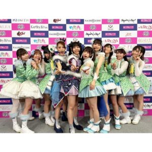 Asami Tano Instagram - Day2⚾️🏟️
「LoveLive! Series Presents ユニット甲子園 2024」
ありがとうございました⛄️❄️

日向と理亞と聖良と一緒に無事にステージに立てた事誇りにおもいます。
本当に楽しかった。
皆の声援があんなにも浴びられて幸せでした。

本番前に皆がいる客席を1人で練り歩き
皆からはこう見えているのね。
こう聞こえているのね。
と皆を感じる時間を作りました。
席に座ってステージリハみたり。笑
と色んな場所で確認したよ！😊
そんな皆の場所から見るステージはとてつもなく大きく夢がいっぱいで輝いた場所でした。
そこに立つ事ができる！できた！皆に届けられた！最高に幸せでした✨❄️

本当に素敵な2日間をありがとうございました。

ちなみにDay2の2曲目Believe again の落ちサビの所、ステージ片方の端っこから反対側の端っこ、日向（理亞）のいる所まで駆け寄って行ったのは私が日向と理亞に会いに行きたくて、手を繋ぎたくて、本来の位置とか全て無視してあの瞬間に独断で反対側の端っこまで向かいました❄️
なんかね、手を繋がずにビリアゲ終わるのが嫌でね、突発的に動いてしまってた❄️

理亞（日向）びっくりしてた😂
理亞と日向は何にも間違ってないの！
私が独断で動いた。
ごめんね💙会いにいきたかったんだよ！！

そんな私の瞬間的な動きに光を当ててくれたり、カメラで追ってくれた職人さん本当にありがとうございました。心より感謝です。

次はいつ会えるかなぁ、
言霊だからね。
またお会いしましょう！！

2024
鹿角聖良 こと 田野アサミ

#lovelive#ユニット甲子園day1#ユニット甲子園day2#lovelivesunshine#saintsnow#鹿角聖良
#田野アサミ#asamitano#誇り