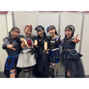 Asami Tano Instagram - Day2⚾️🏟️
「LoveLive! Series Presents ユニット甲子園 2024」
ありがとうございました⛄️❄️

日向と理亞と聖良と一緒に無事にステージに立てた事誇りにおもいます。
本当に楽しかった。
皆の声援があんなにも浴びられて幸せでした。

本番前に皆がいる客席を1人で練り歩き
皆からはこう見えているのね。
こう聞こえているのね。
と皆を感じる時間を作りました。
席に座ってステージリハみたり。笑
と色んな場所で確認したよ！😊
そんな皆の場所から見るステージはとてつもなく大きく夢がいっぱいで輝いた場所でした。
そこに立つ事ができる！できた！皆に届けられた！最高に幸せでした✨❄️

本当に素敵な2日間をありがとうございました。

ちなみにDay2の2曲目Believe again の落ちサビの所、ステージ片方の端っこから反対側の端っこ、日向（理亞）のいる所まで駆け寄って行ったのは私が日向と理亞に会いに行きたくて、手を繋ぎたくて、本来の位置とか全て無視してあの瞬間に独断で反対側の端っこまで向かいました❄️
なんかね、手を繋がずにビリアゲ終わるのが嫌でね、突発的に動いてしまってた❄️

理亞（日向）びっくりしてた😂
理亞と日向は何にも間違ってないの！
私が独断で動いた。
ごめんね💙会いにいきたかったんだよ！！

そんな私の瞬間的な動きに光を当ててくれたり、カメラで追ってくれた職人さん本当にありがとうございました。心より感謝です。

次はいつ会えるかなぁ、
言霊だからね。
またお会いしましょう！！

2024
鹿角聖良 こと 田野アサミ

#lovelive#ユニット甲子園day1#ユニット甲子園day2#lovelivesunshine#saintsnow#鹿角聖良
#田野アサミ#asamitano#誇り