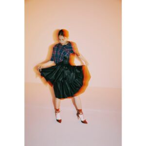 Asami Tano Instagram - ☀️📸💄🖤🤍
表紙が解禁になりました。
あえての白黒。皆さんがそれぞれ想う、感じる表情に表紙はしたくって、どうですか？😊中ページもお楽しみに

『Record』　
TANO ASAMI / 20th ANNIVERSARY BOOK

Photographer  SASU TEI 、JUN MARUOKA、MARINA INOUE
Stylist Go Momose
Hair &Makeup artist  Mikiko Suzuki、Mayo Morishita、Asami Harano

#田野アサミ20th
#田野アサミ#asamitano