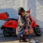 Asena Tuğal Instagram - Bi Vespa, bi Tesla ...
