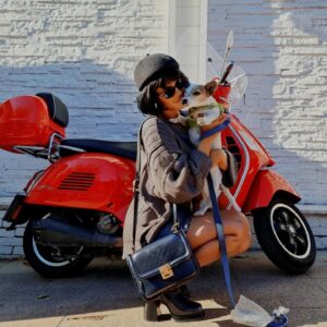 Asena Tuğal Instagram - Bi Vespa, bi Tesla ...