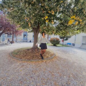 Asena Tuğal Instagram - Dalga geçmemeli, ağlayıp sızlamamalı, nefret etmemeli ama anlamalıyız... Spinoza