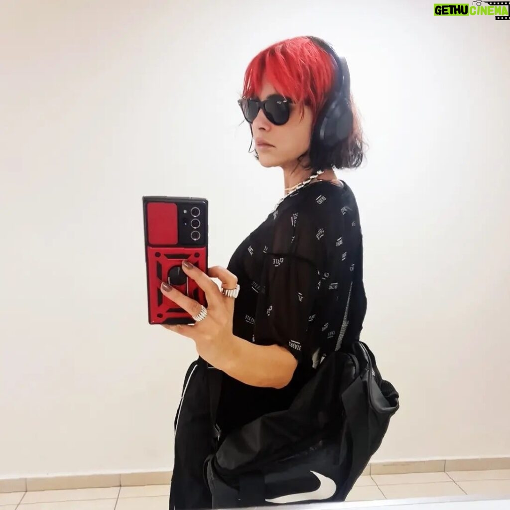 Asena Tuğal Instagram - Kırmızıya boyanınca ne güzel oldu bak...